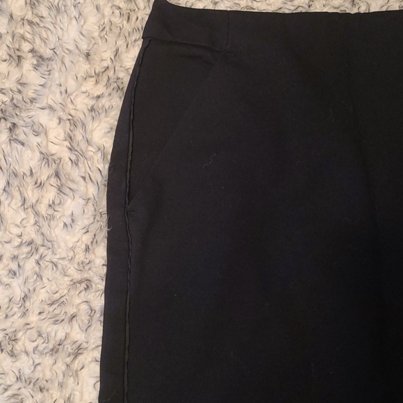 BLACK SKIRT - Picture 3 of 3